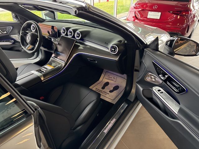 Vehicle image 11 of 18