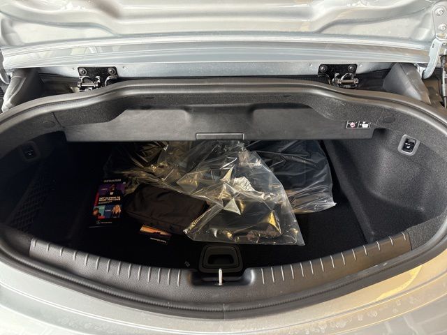 Vehicle image 10 of 18