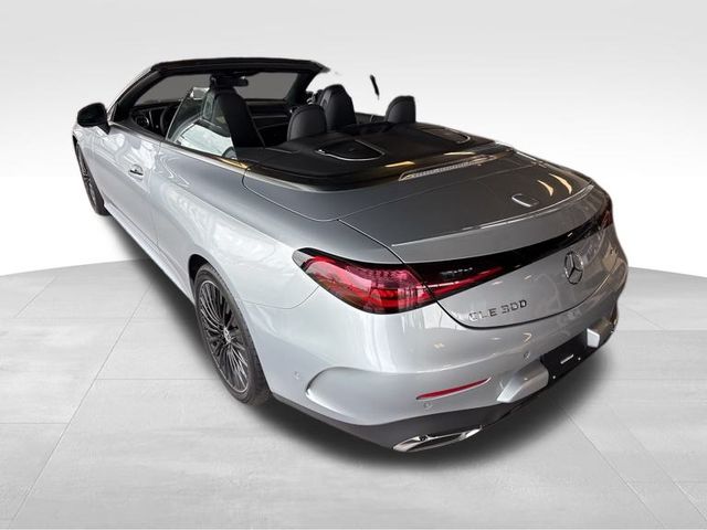 Vehicle image 7 of 18