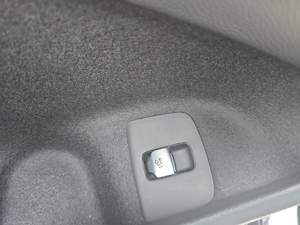 Vehicle image 29 of 39
