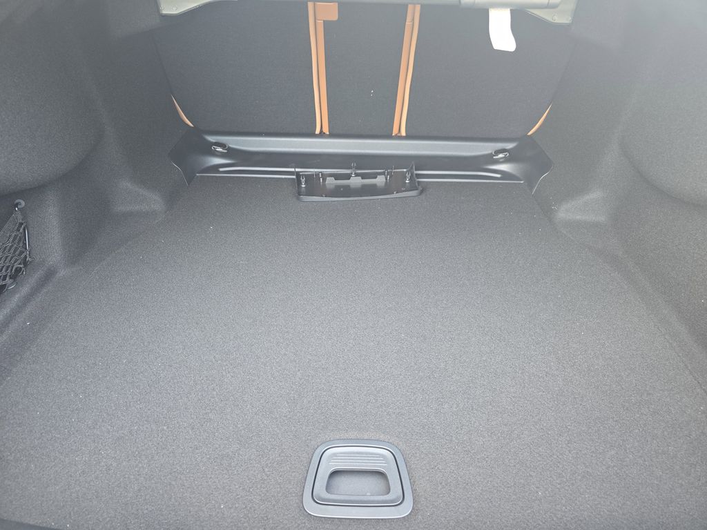 Vehicle image 13 of 39