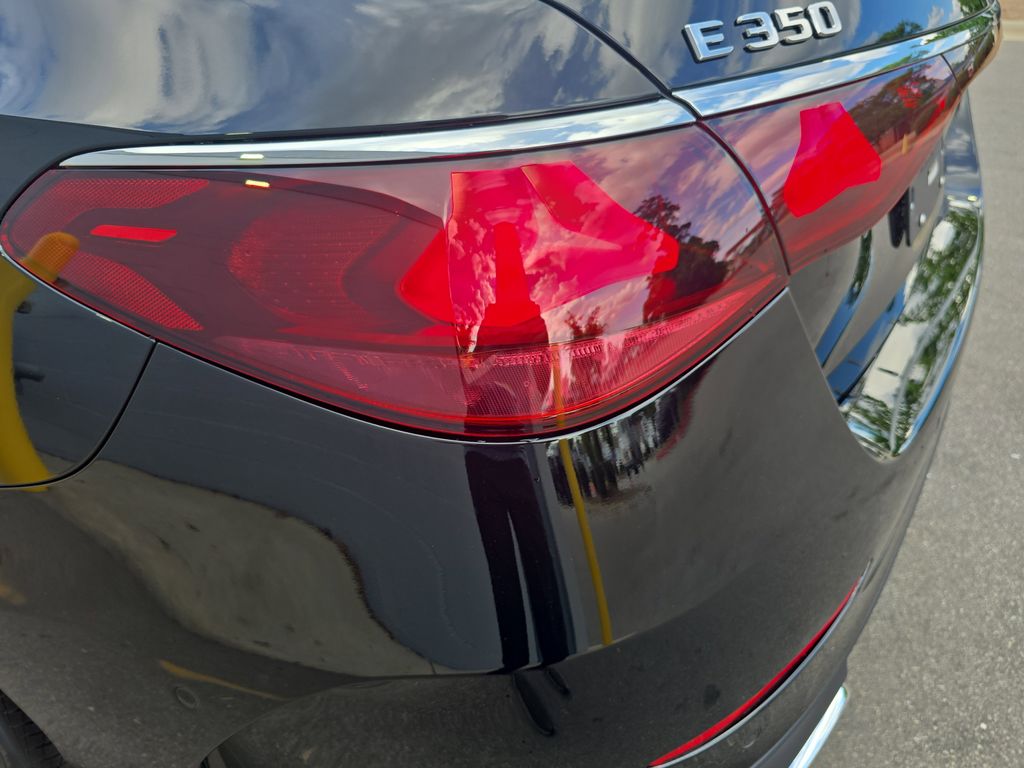 Vehicle image 37 of 39