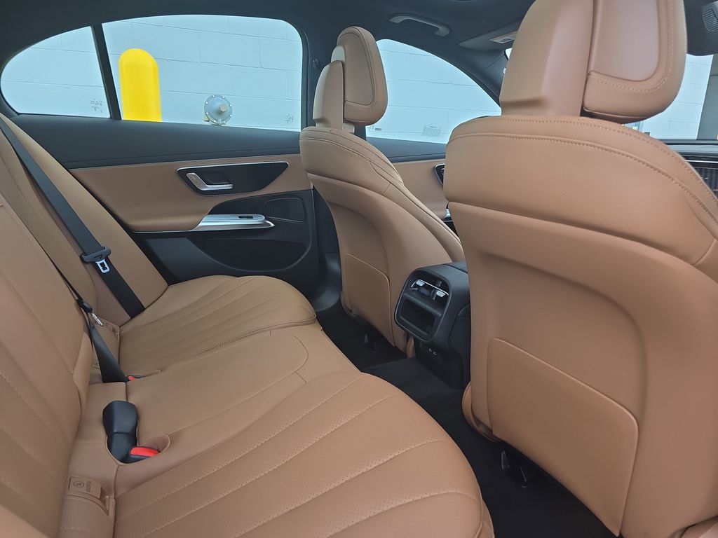 Vehicle image 11 of 39