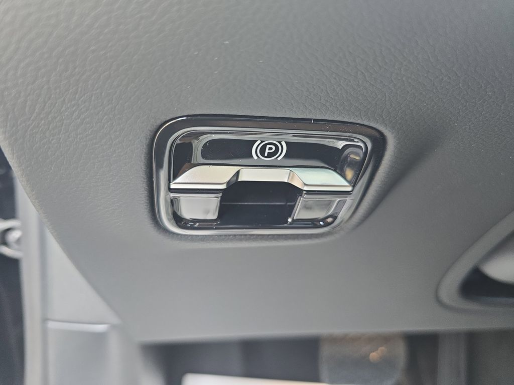 Vehicle image 27 of 39
