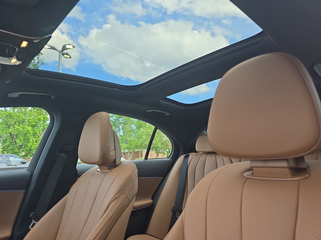 Vehicle image 32 of 39