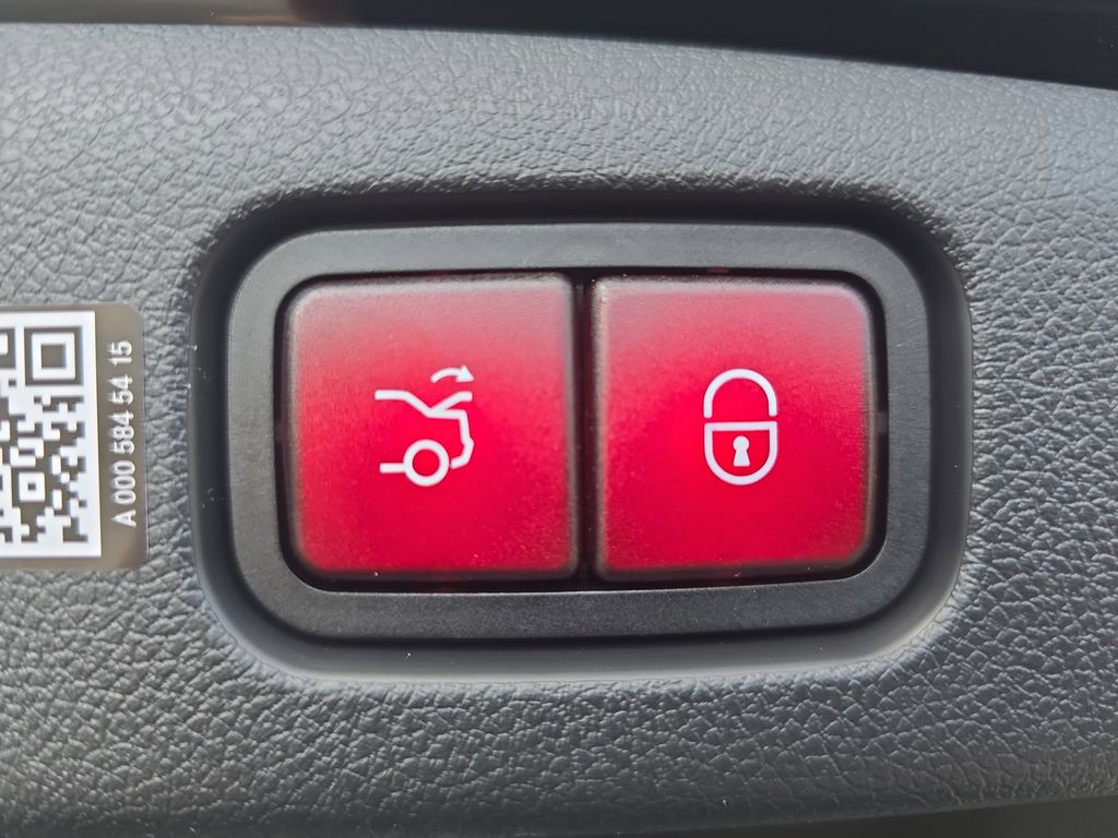 Vehicle image 14 of 39