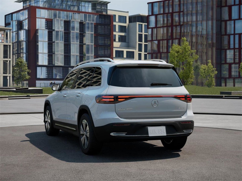 Vehicle image 32 of 42