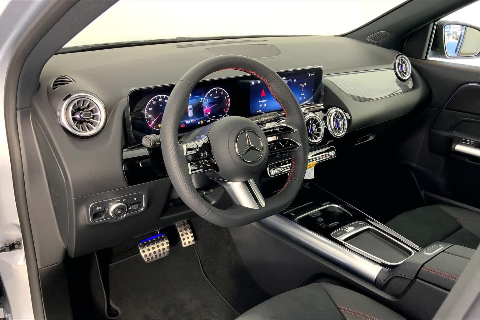 2025 Mercedes-Benz GLA 250 Image 9 of 16