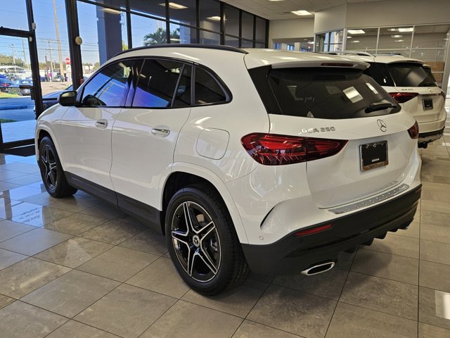 Vehicle image 14 of 42