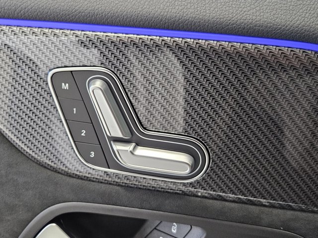 Vehicle image 40 of 42