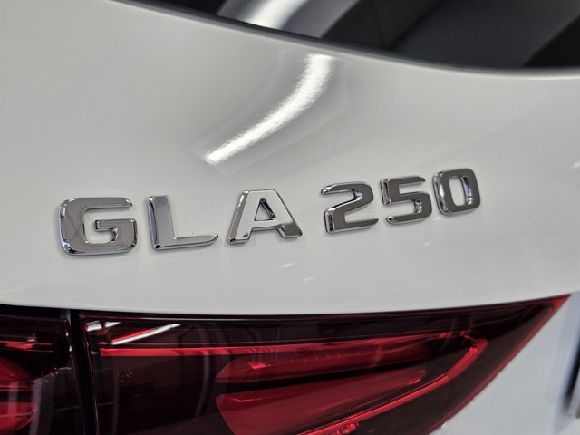 Vehicle image 25 of 42