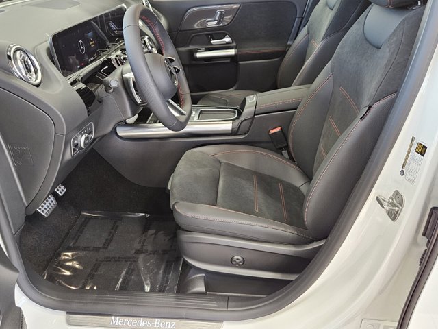 Vehicle image 18 of 42