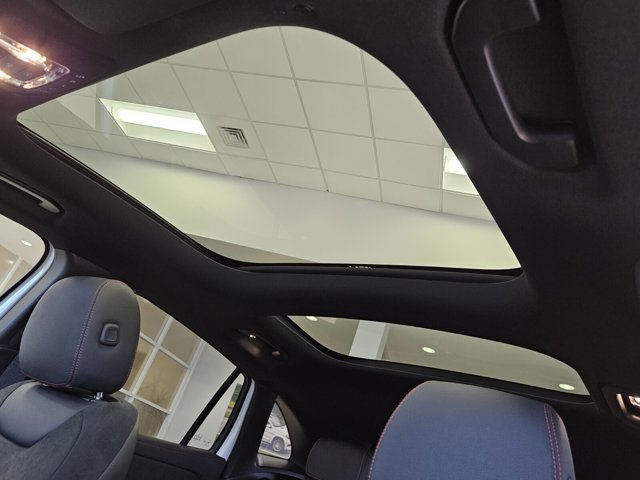 Vehicle image 33 of 42