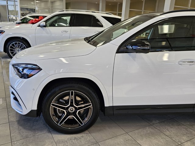 Vehicle image 17 of 42