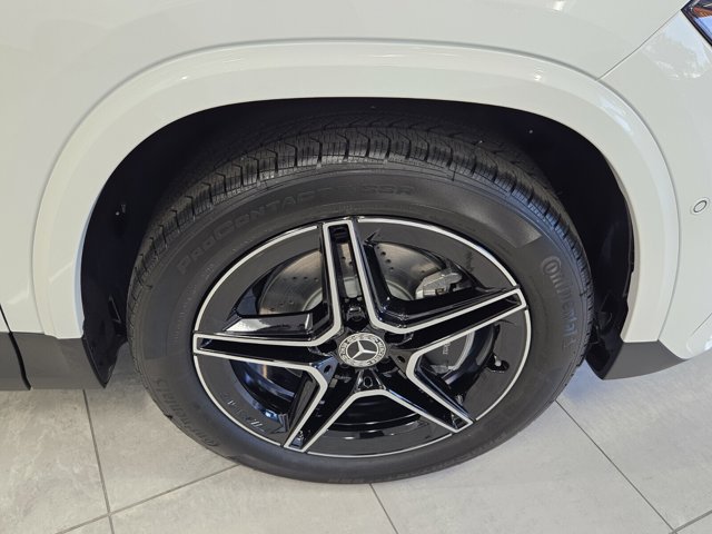 Vehicle image 28 of 42