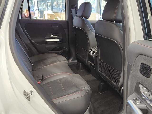 Vehicle image 26 of 42