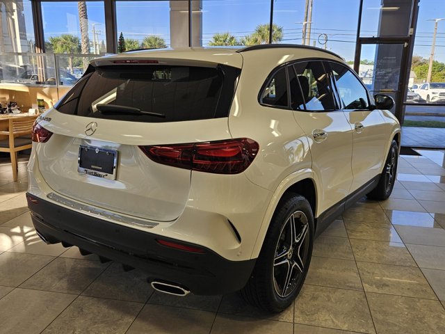 Vehicle image 13 of 42