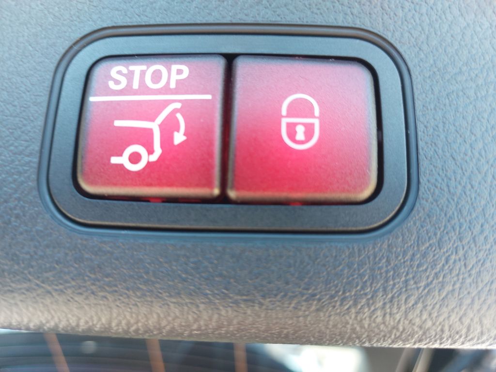 Vehicle image 13 of 31