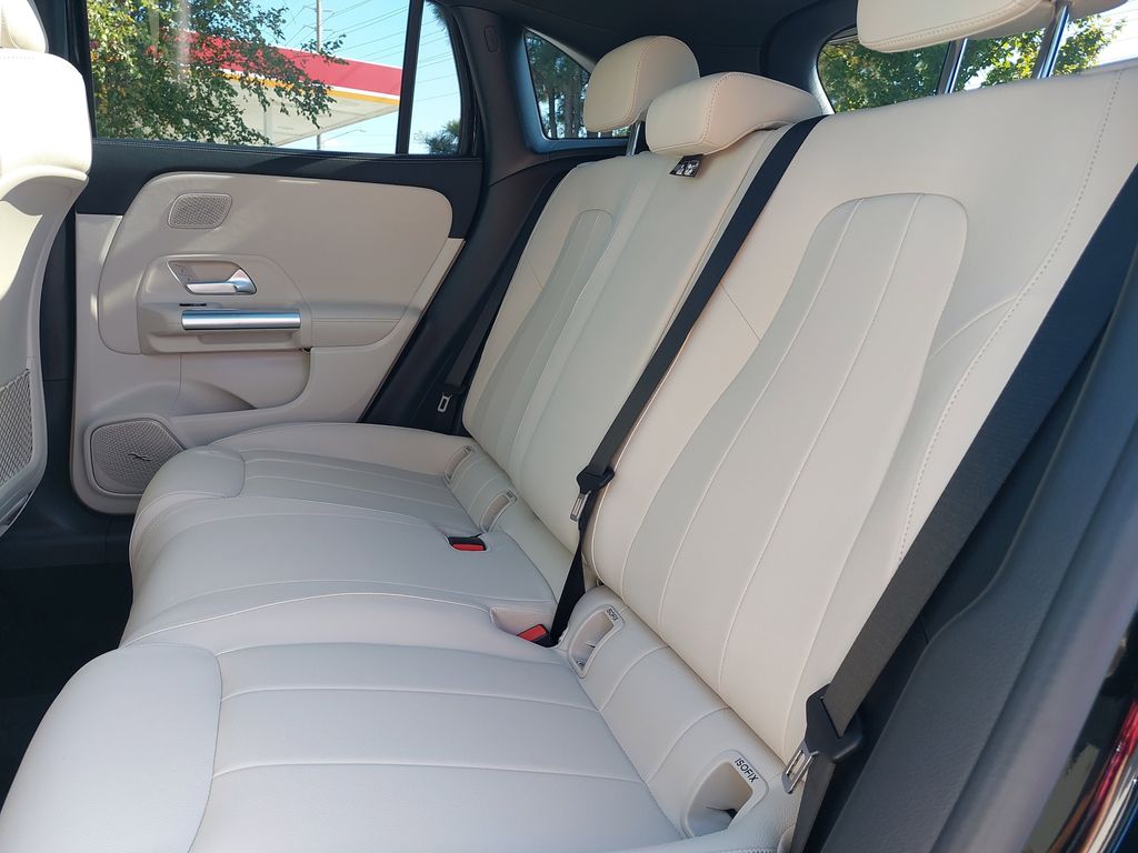 Vehicle image 14 of 31