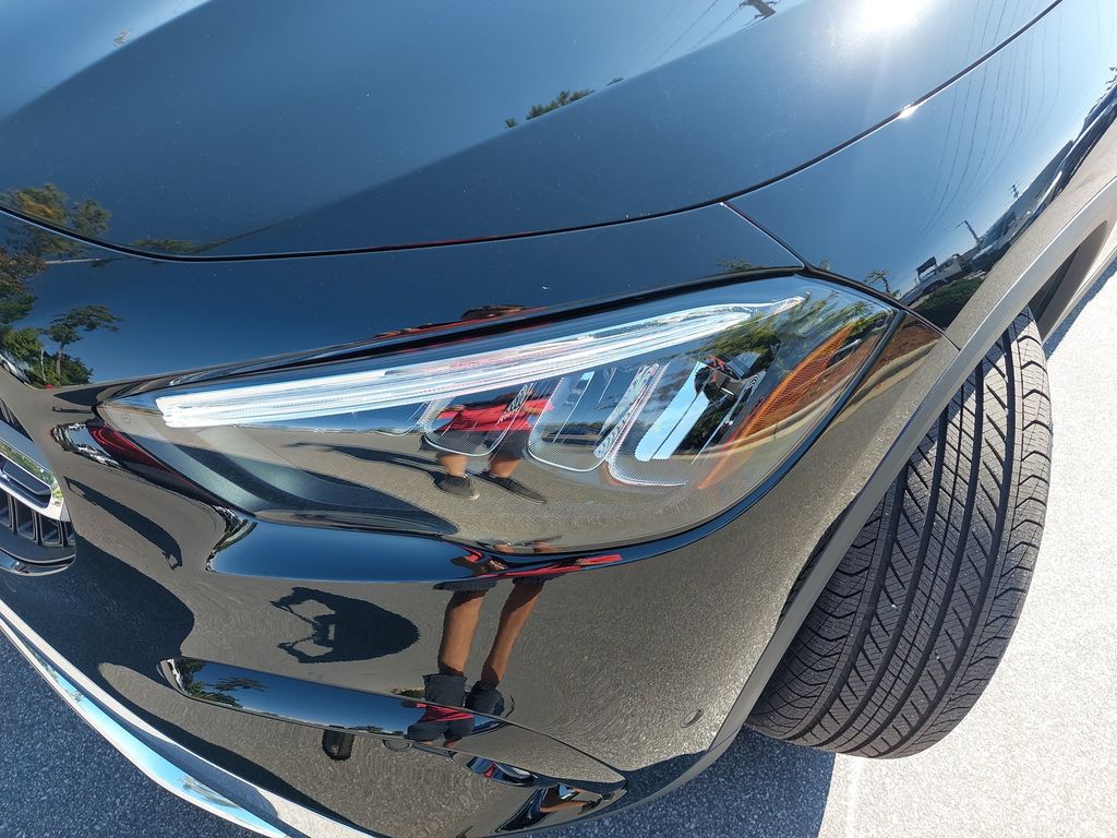Vehicle image 26 of 31