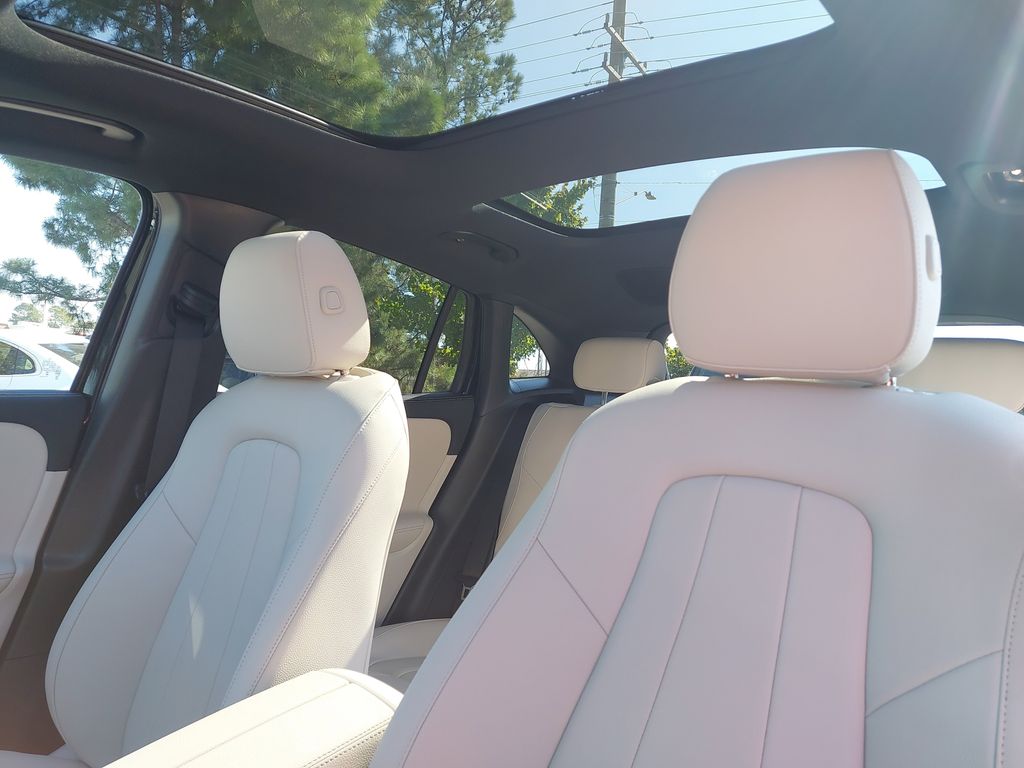 Vehicle image 22 of 31
