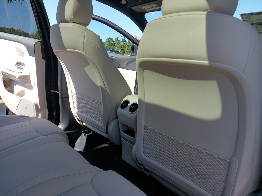 Vehicle image 11 of 31