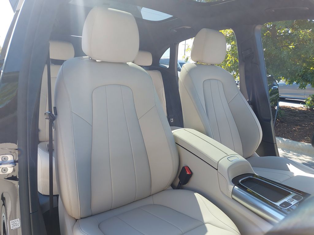 Vehicle image 10 of 31