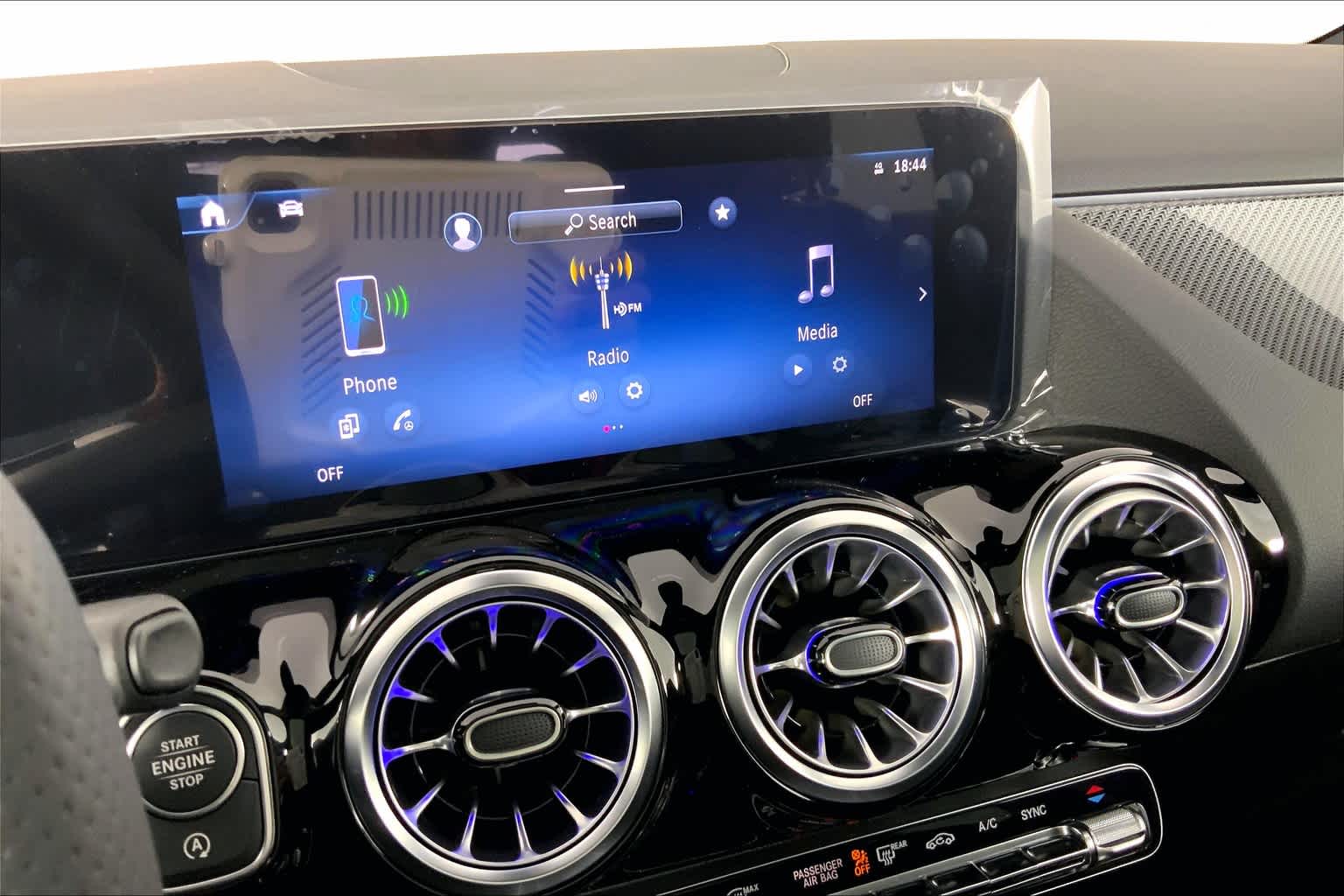 2025 Mercedes-Benz GLA 250 Image 7 of 16