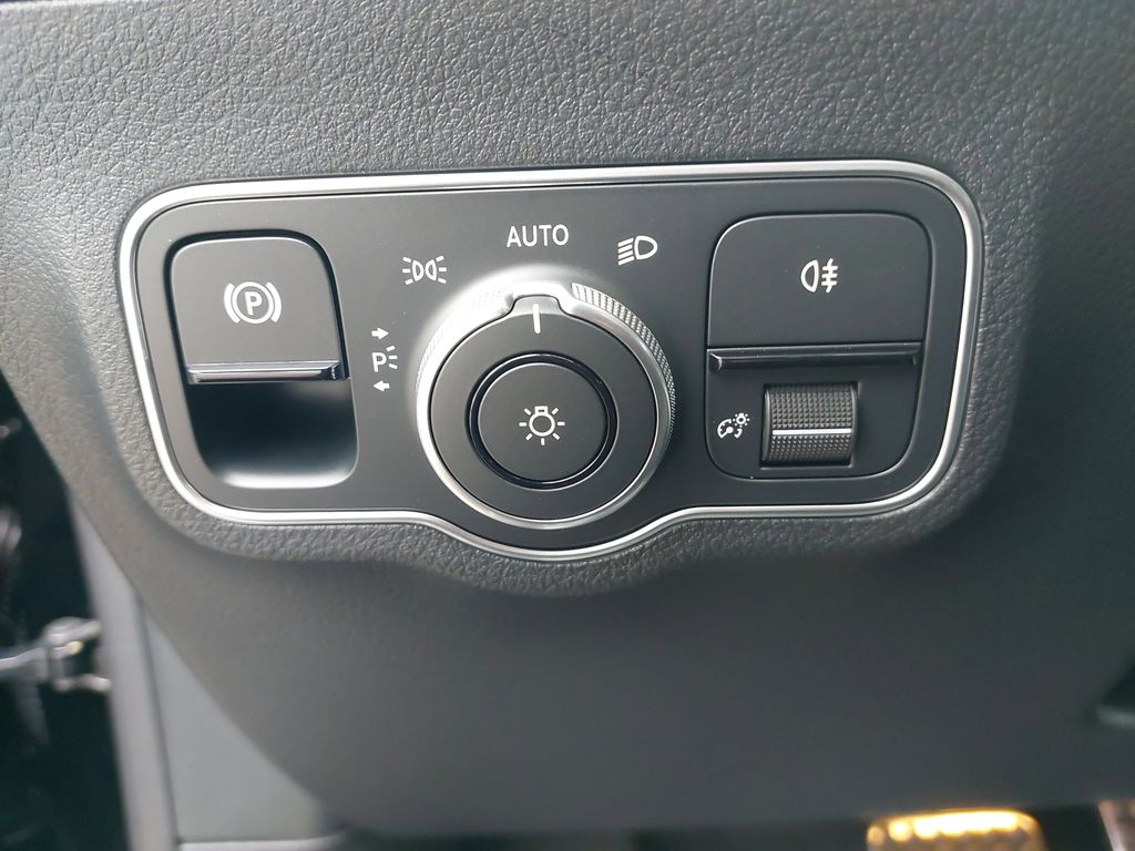 Vehicle image 23 of 35