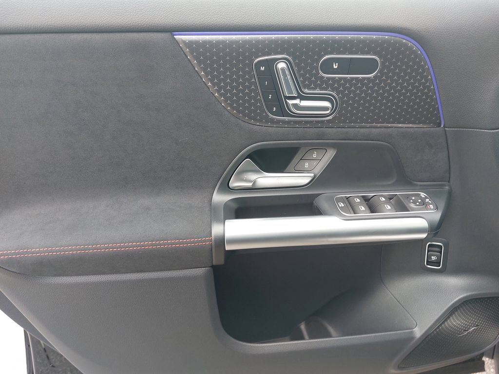 Vehicle image 27 of 35