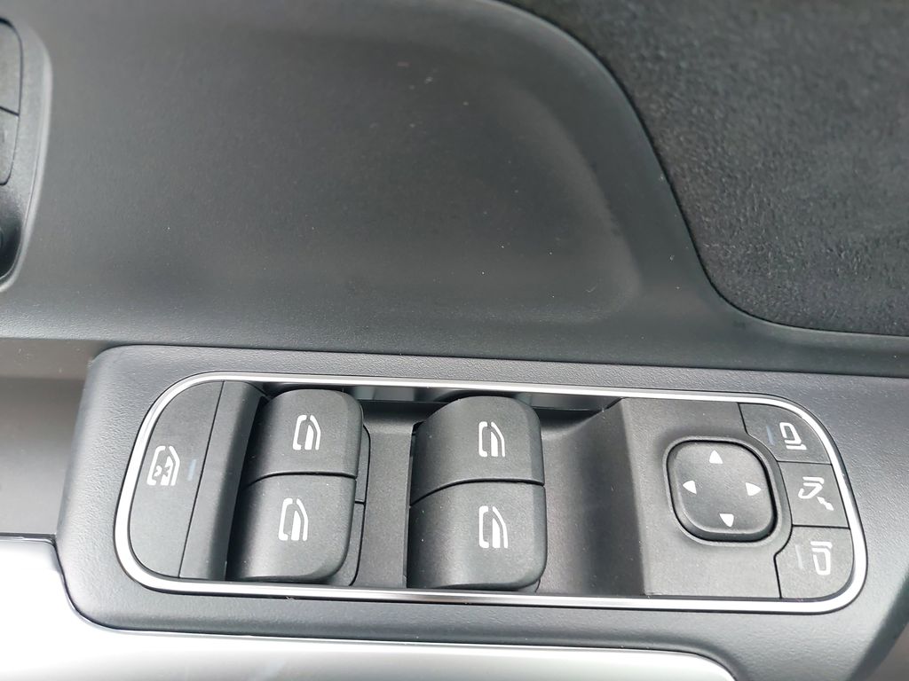 Vehicle image 28 of 35