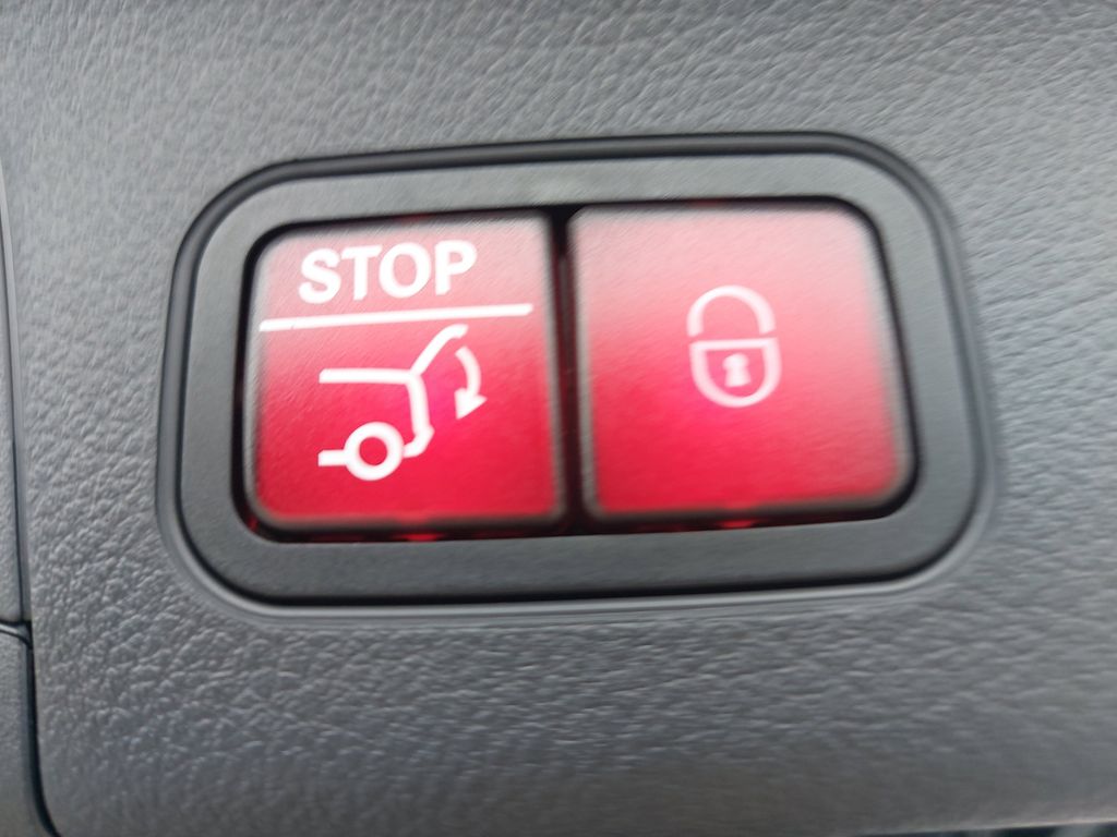 Vehicle image 13 of 35