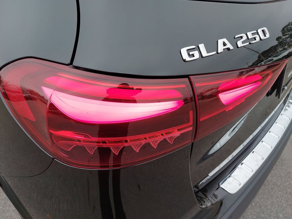 Vehicle image 33 of 35