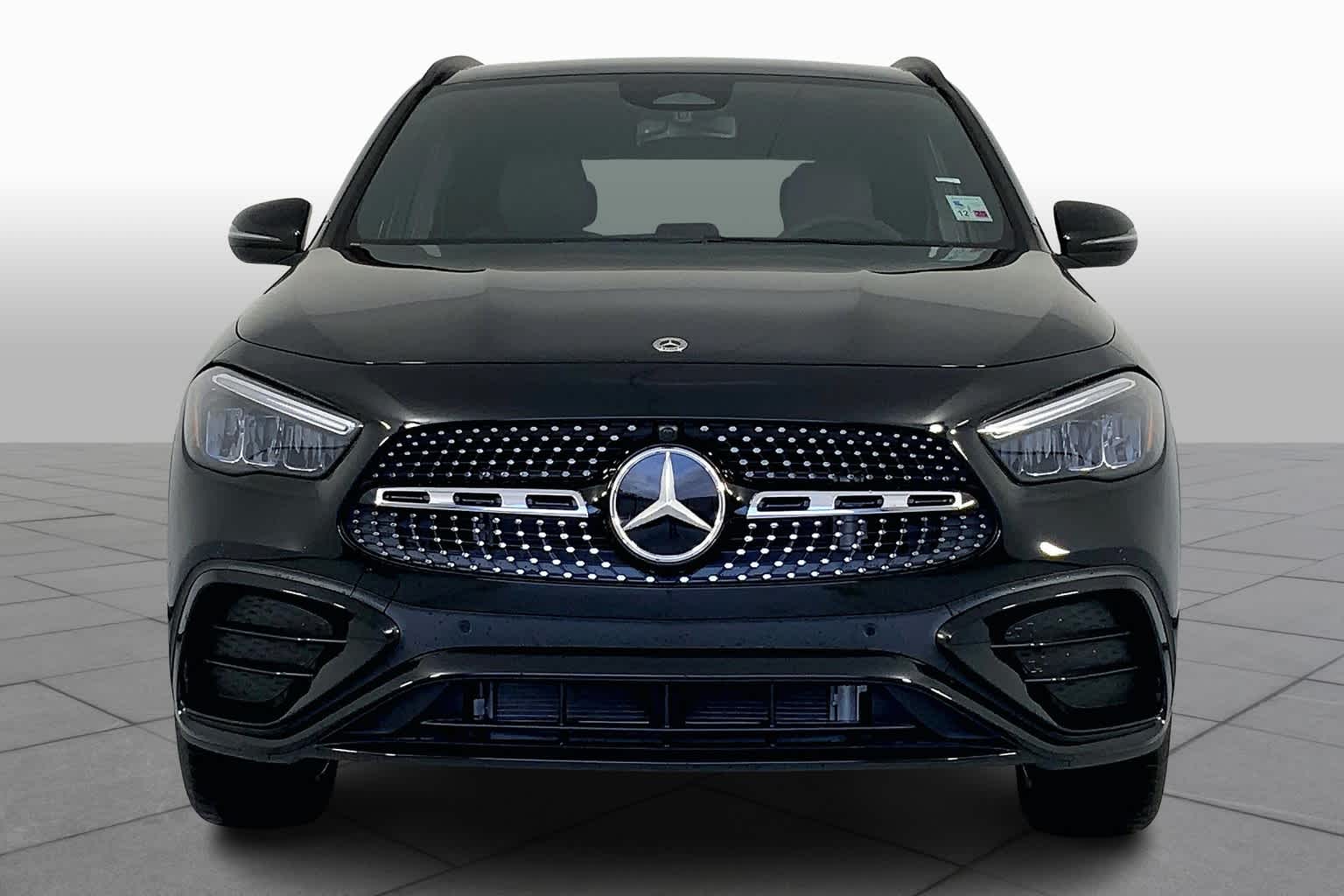2025 Mercedes-Benz GLA 250 Image 2 of 16