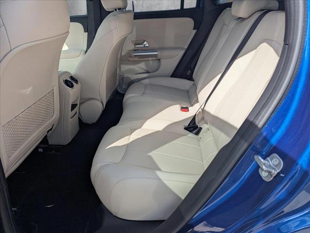 Vehicle image 13 of 16