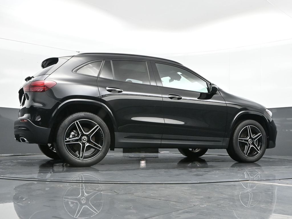 Vehicle image 15 of 50