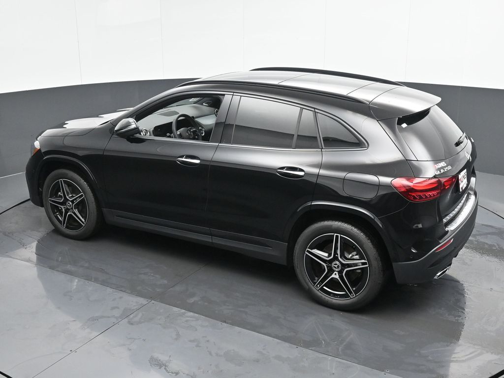 Vehicle image 22 of 50