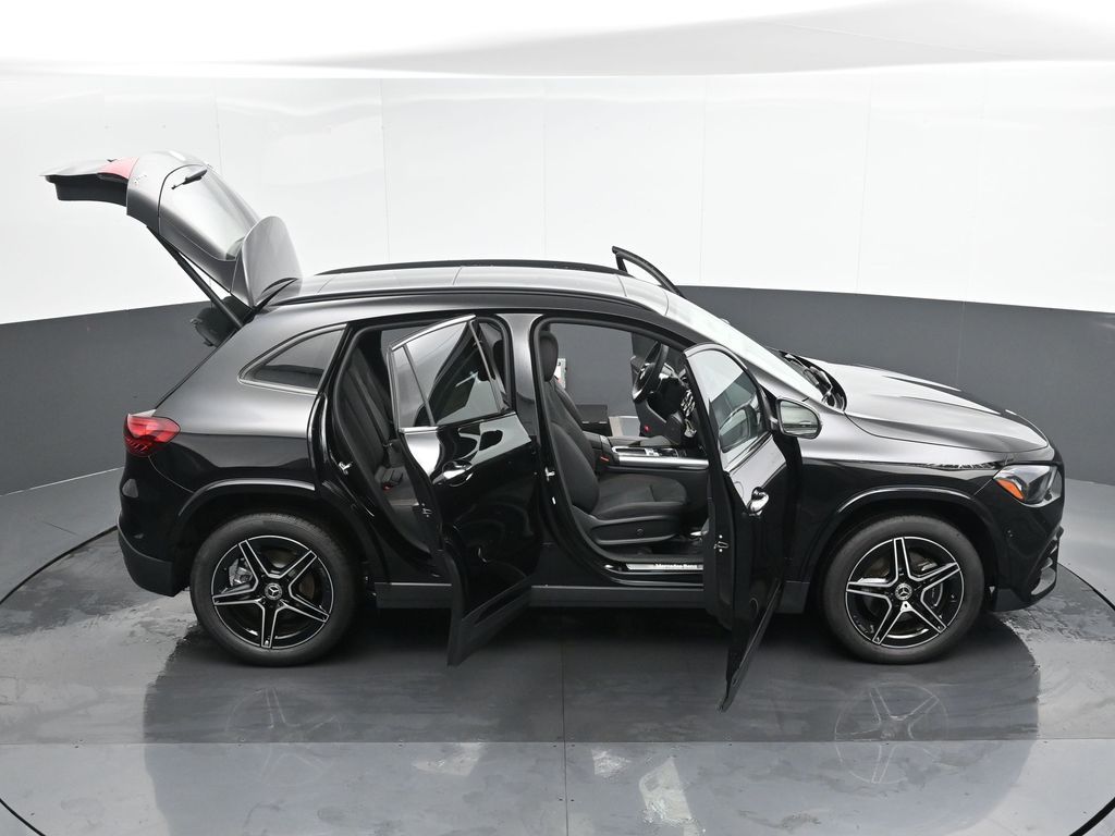 Vehicle image 13 of 50