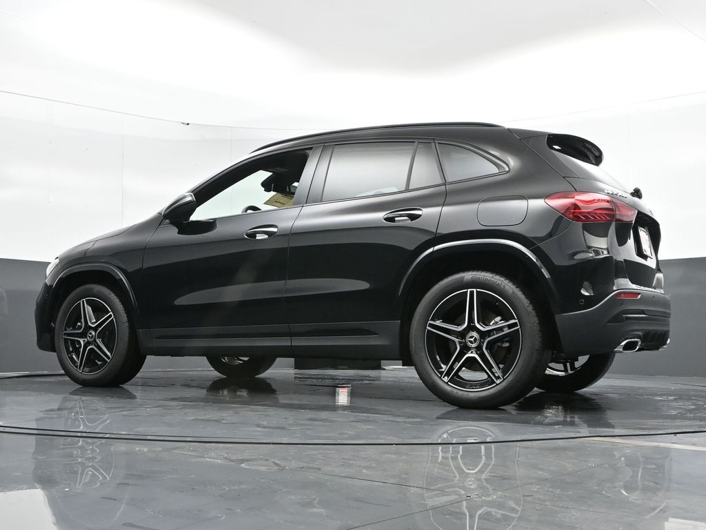 Vehicle image 27 of 50