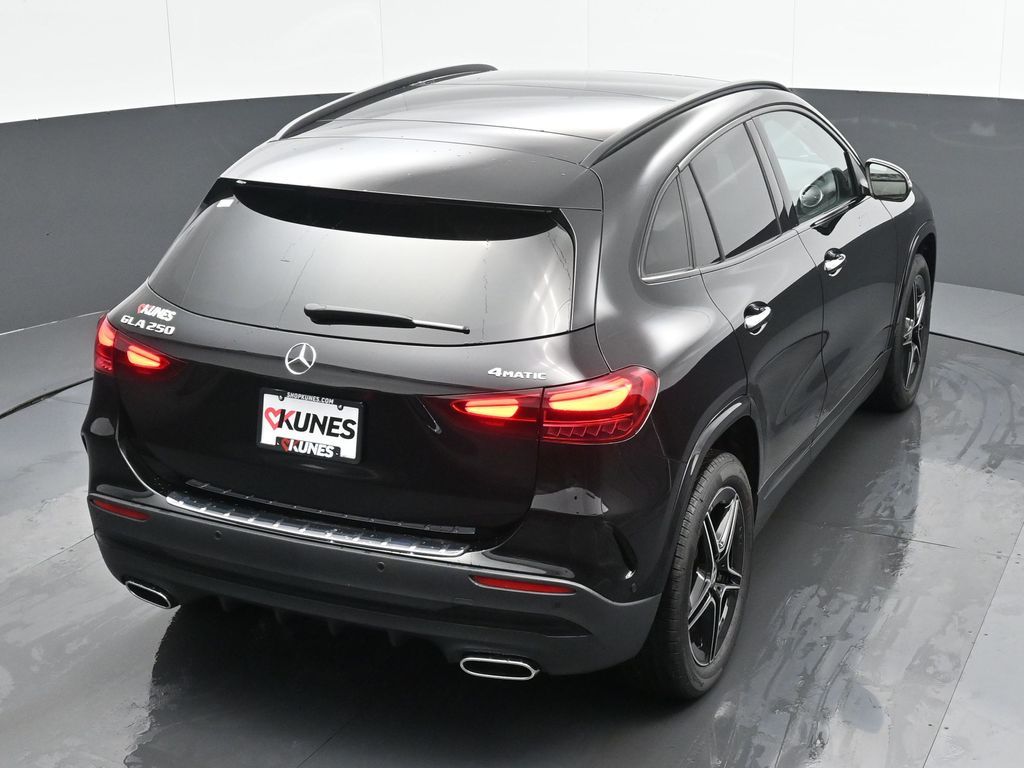 Vehicle image 18 of 50