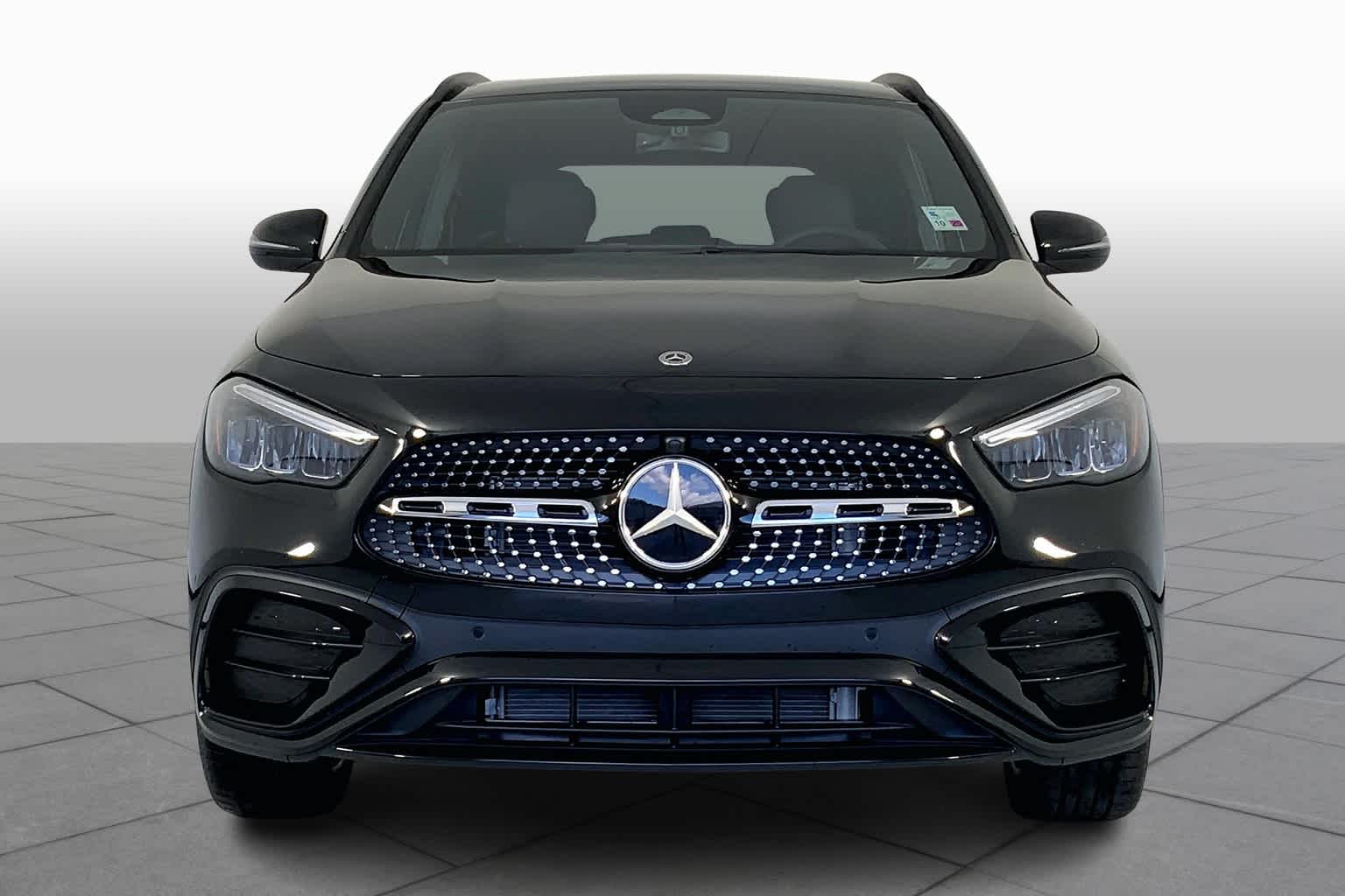 2025 Mercedes-Benz GLA 250 Image 2 of 16