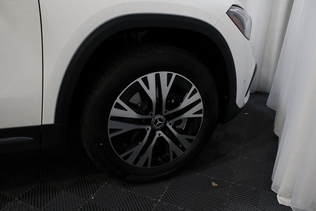Vehicle image 13 of 41