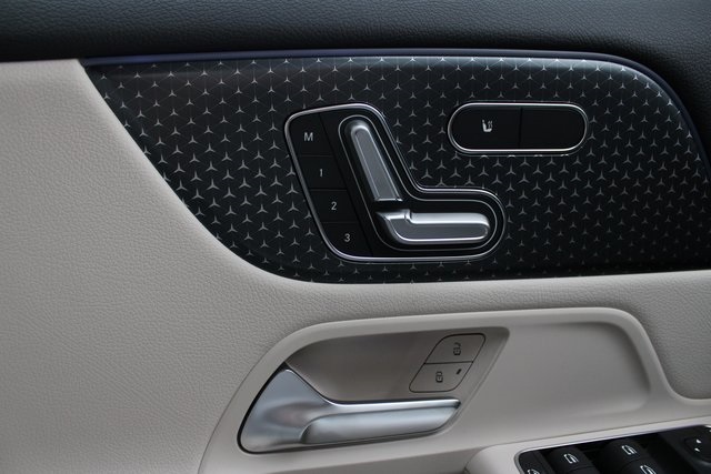 Vehicle image 26 of 41