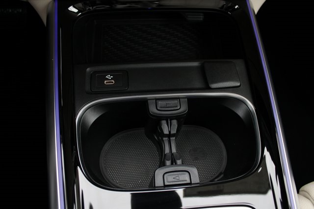 Vehicle image 32 of 41