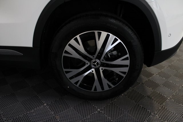 Vehicle image 11 of 41