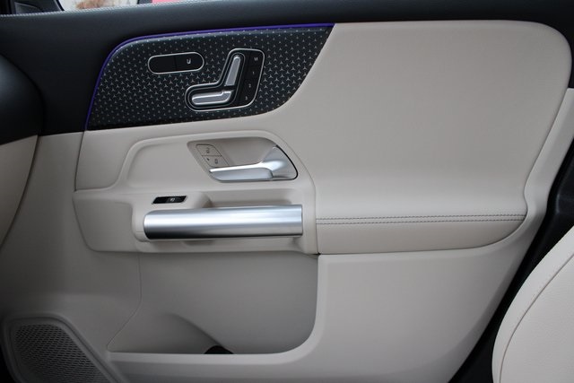 Vehicle image 36 of 41