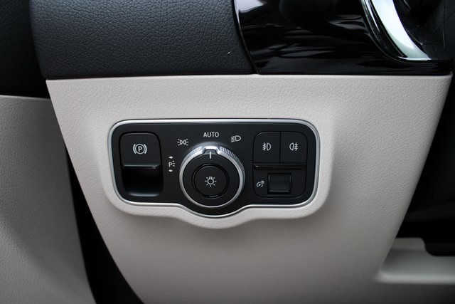 Vehicle image 28 of 41