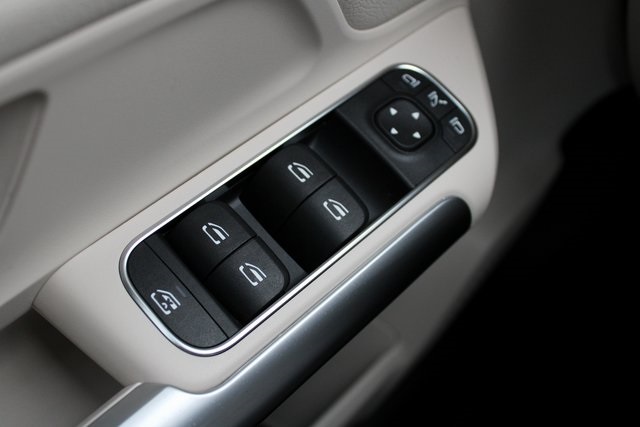 Vehicle image 27 of 41