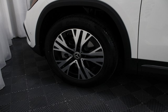 Vehicle image 10 of 41