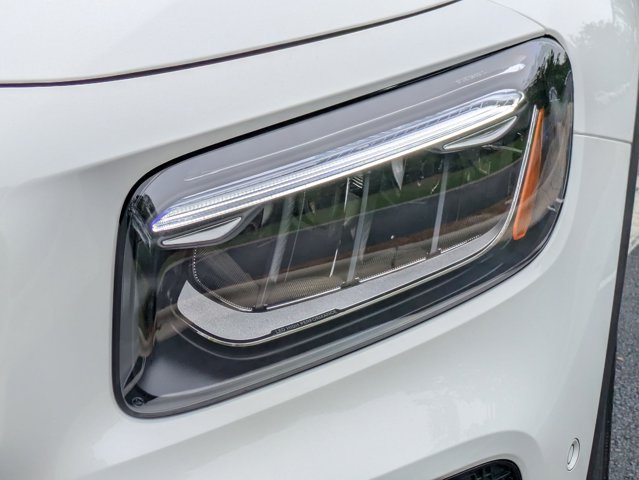 2025 Mercedes-Benz GLB 250 Image 11 of 36